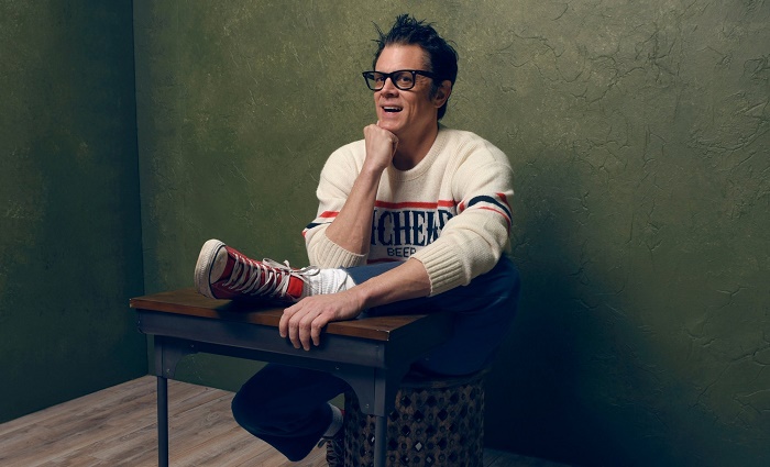 Johnny Knoxville Poses for a picture.